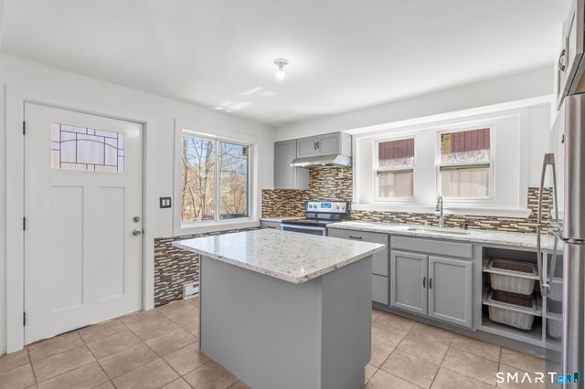 28-32 Starr Avenue 11, Danbury, CT 06810