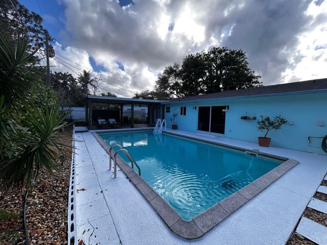 1301 SE Sandpiper Lane, Stuart, FL 34996