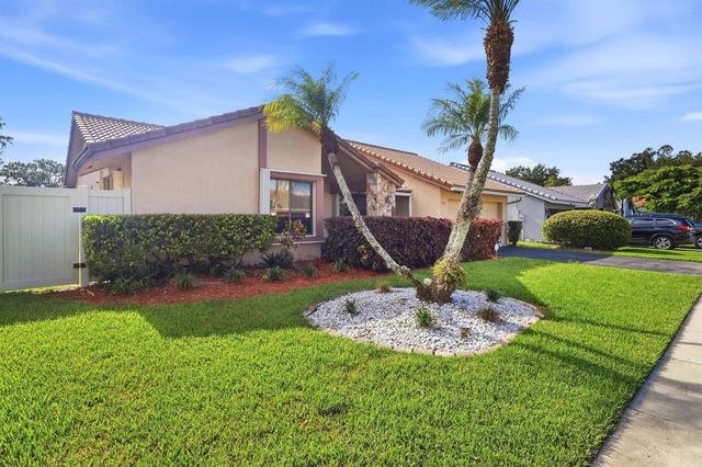 700 NW 102ND Way, Plantation, FL 33324