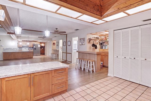 700 NW 102ND Way, Plantation, FL 33324