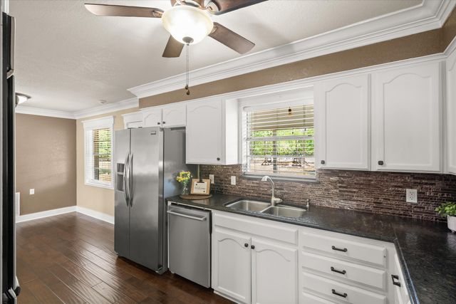 1015 W College Street, Canton, TX 75103