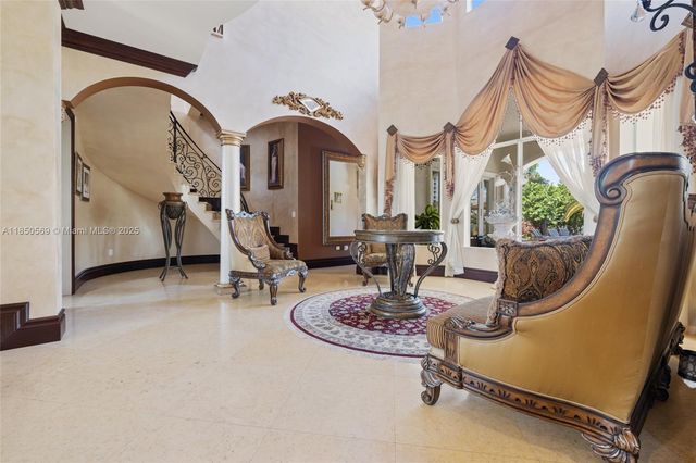 9861 NW 135th St, Hialeah Gardens, FL 33018