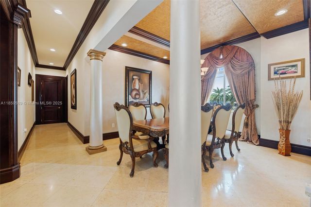 9861 NW 135th St, Hialeah Gardens, FL 33018