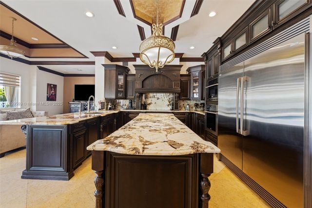 9861 NW 135th St, Hialeah Gardens, FL 33018