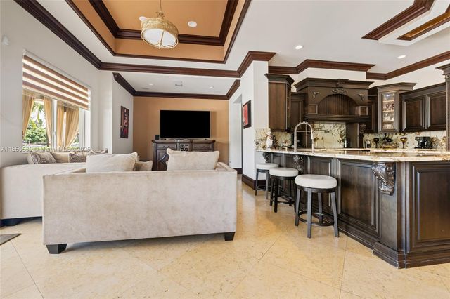 9861 NW 135th St, Hialeah Gardens, FL 33018