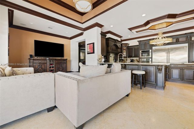 9861 NW 135th St, Hialeah Gardens, FL 33018