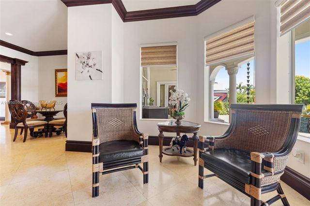 9861 NW 135th St, Hialeah Gardens, FL 33018