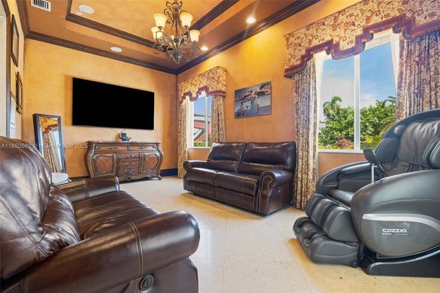 9861 NW 135th St, Hialeah Gardens, FL 33018