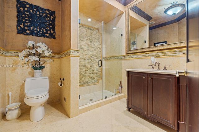 9861 NW 135th St, Hialeah Gardens, FL 33018