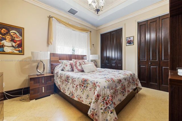 9861 NW 135th St, Hialeah Gardens, FL 33018