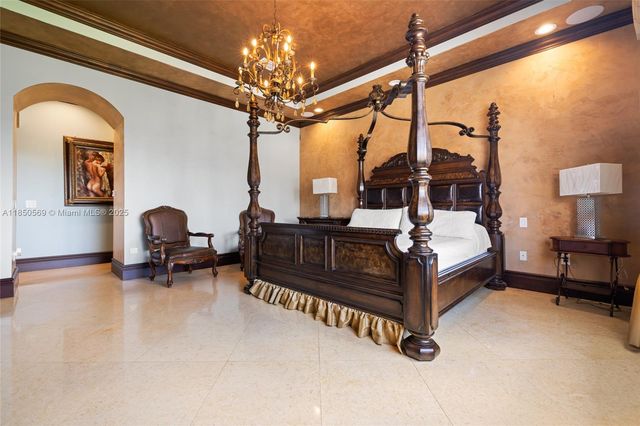 9861 NW 135th St, Hialeah Gardens, FL 33018