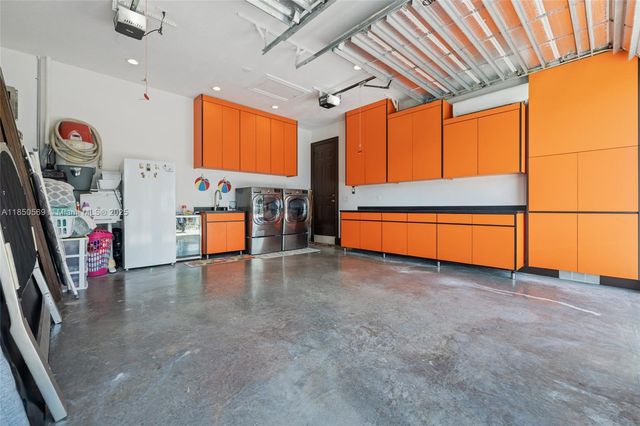 9861 NW 135th St, Hialeah Gardens, FL 33018