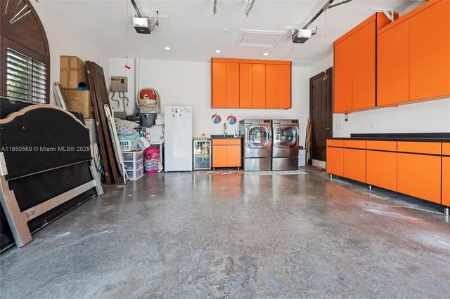 9861 NW 135th St, Hialeah Gardens, FL 33018