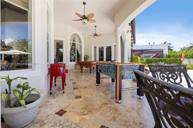 9861 NW 135th St, Hialeah Gardens, FL 33018