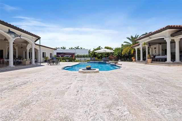 9861 NW 135th St, Hialeah Gardens, FL 33018