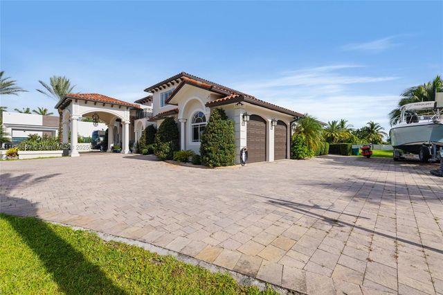 9861 NW 135th St, Hialeah Gardens, FL 33018