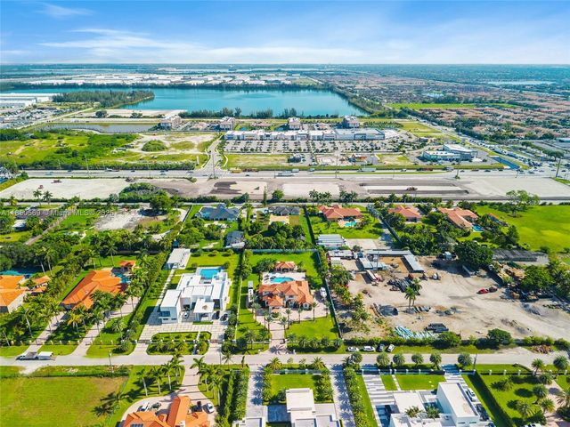 9861 NW 135th St, Hialeah Gardens, FL 33018