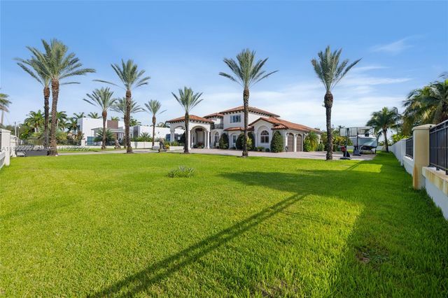 9861 NW 135th St, Hialeah Gardens, FL 33018