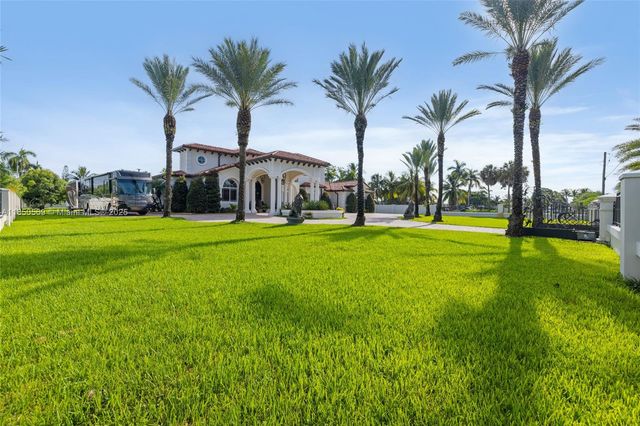 9861 NW 135th St, Hialeah Gardens, FL 33018