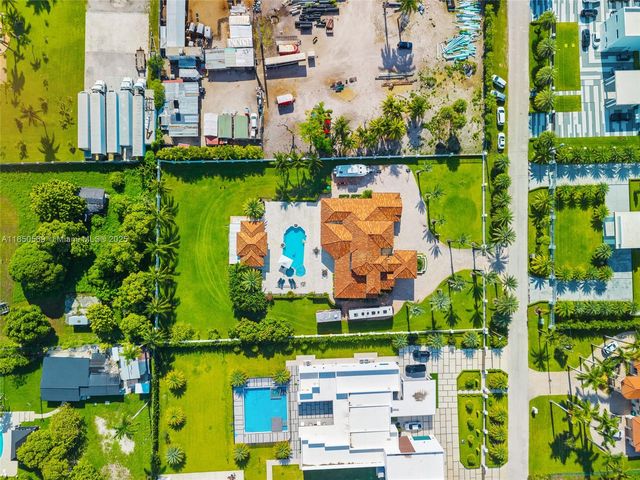 9861 NW 135th St, Hialeah Gardens, FL 33018