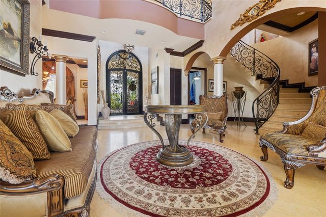 9861 NW 135th St, Hialeah Gardens, FL 33018