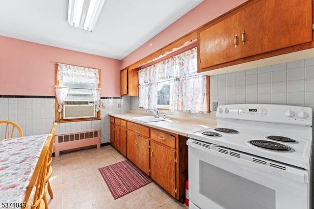 305 W Elm St, Linden City, NJ 07036