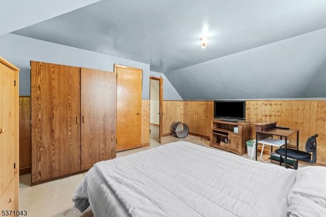 305 W Elm St, Linden City, NJ 07036