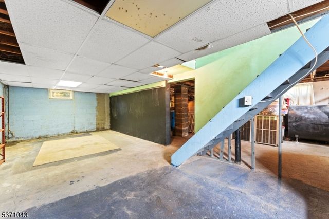 305 W Elm St, Linden City, NJ 07036