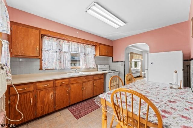 305 W Elm St, Linden City, NJ 07036
