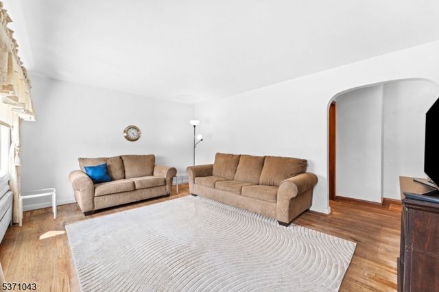305 W Elm St, Linden City, NJ 07036