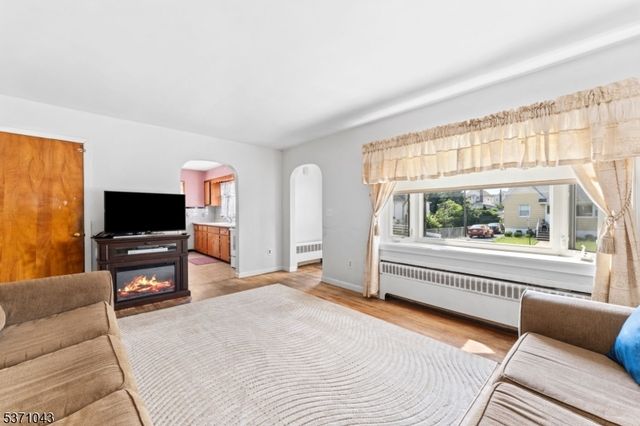 305 W Elm St, Linden City, NJ 07036