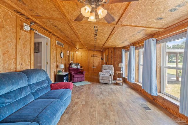 4441 Sleepy Hammock Dr, Milton, FL 32583