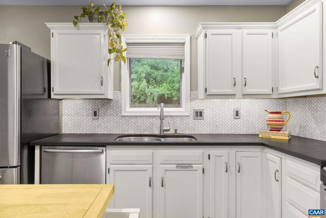 149 MILL CREEK DR, Charlottesville, VA 22902