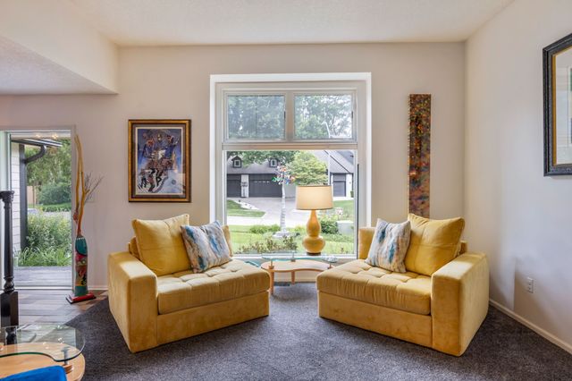 558 S 34th Court, West Des Moines, IA 50265