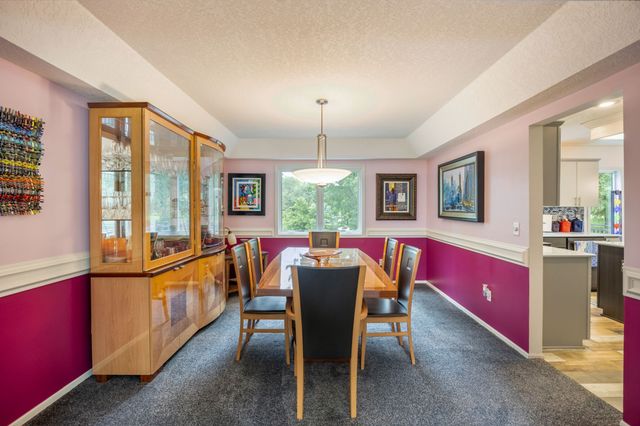 558 S 34th Court, West Des Moines, IA 50265