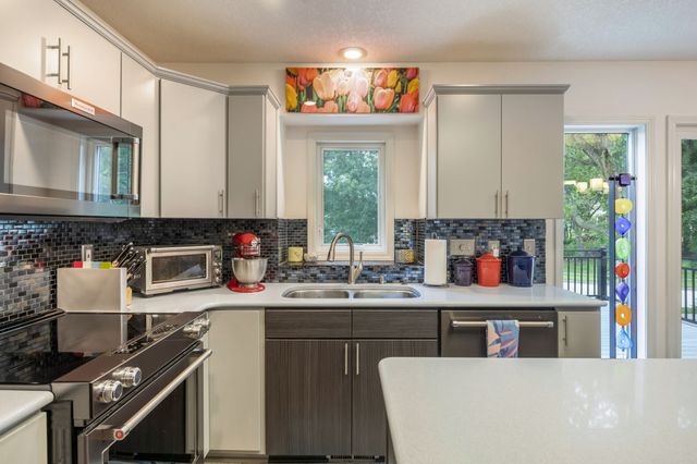 558 S 34th Court, West Des Moines, IA 50265