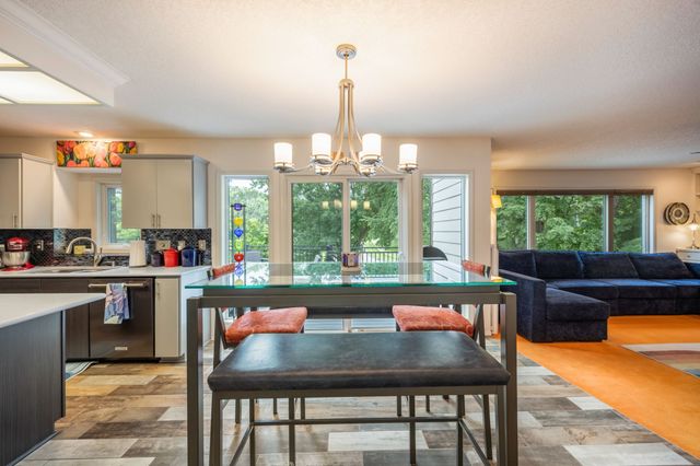 558 S 34th Court, West Des Moines, IA 50265