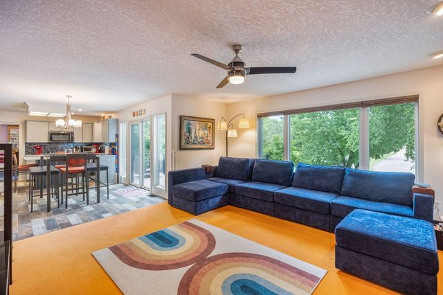 558 S 34th Court, West Des Moines, IA 50265