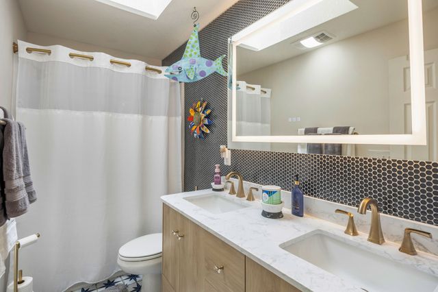 558 S 34th Court, West Des Moines, IA 50265