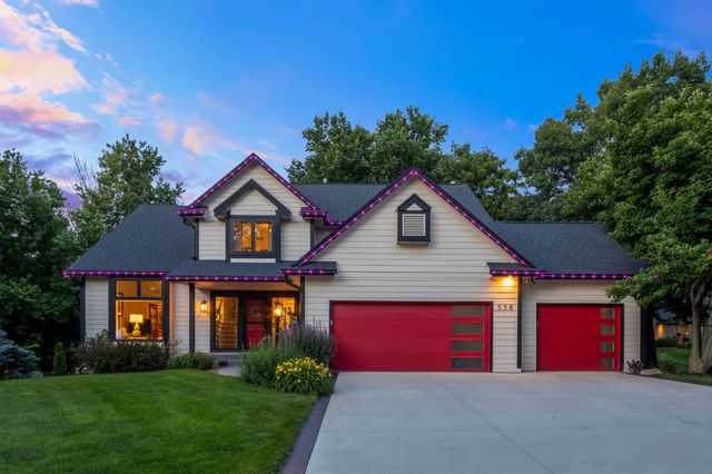 558 S 34th Court, West Des Moines, IA 50265
