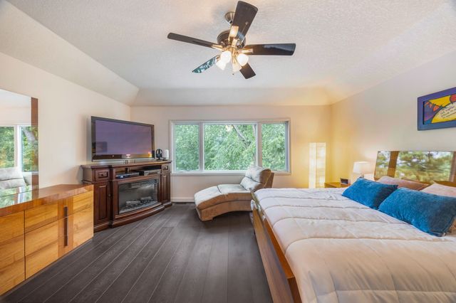 558 S 34th Court, West Des Moines, IA 50265