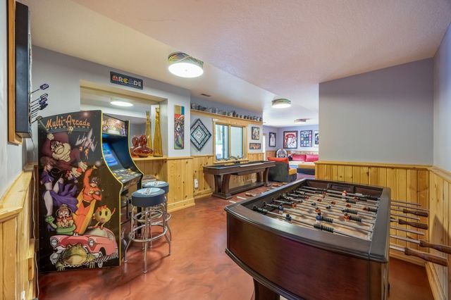 558 S 34th Court, West Des Moines, IA 50265