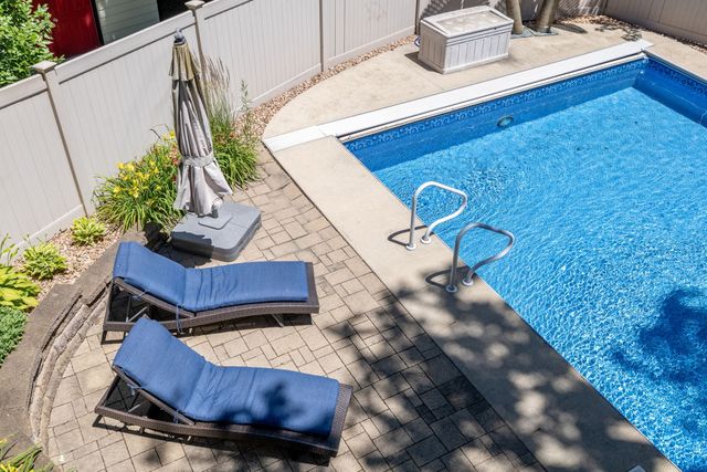 558 S 34th Court, West Des Moines, IA 50265