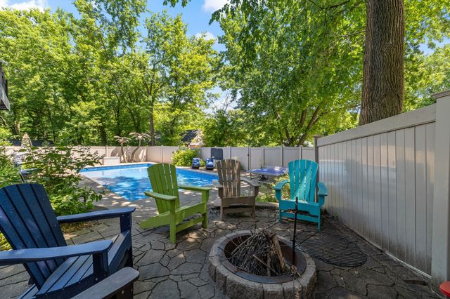 558 S 34th Court, West Des Moines, IA 50265