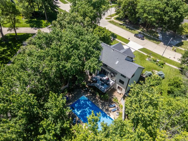 558 S 34th Court, West Des Moines, IA 50265