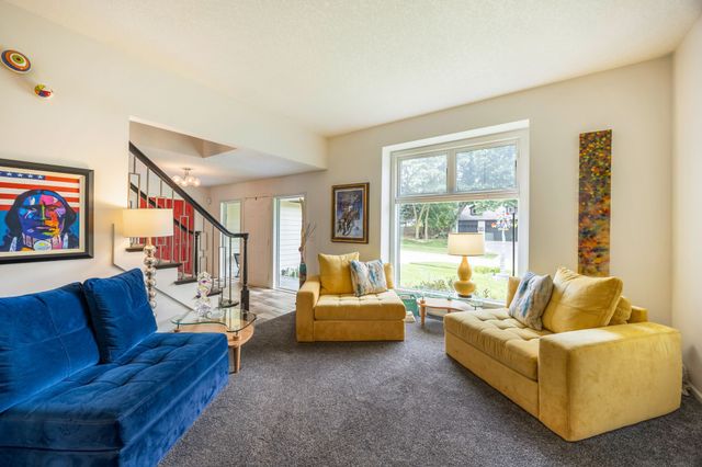 558 S 34th Court, West Des Moines, IA 50265