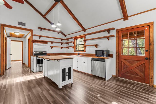 326 Timberline Drive, Onalaska, TX 77360