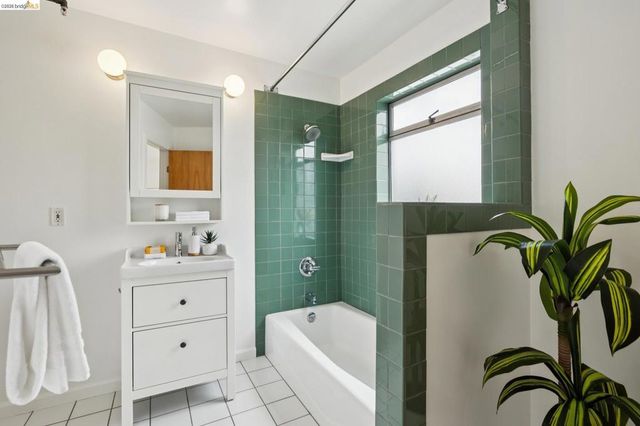 3113 Shattuck Ave 5, Berkeley, CA 94705