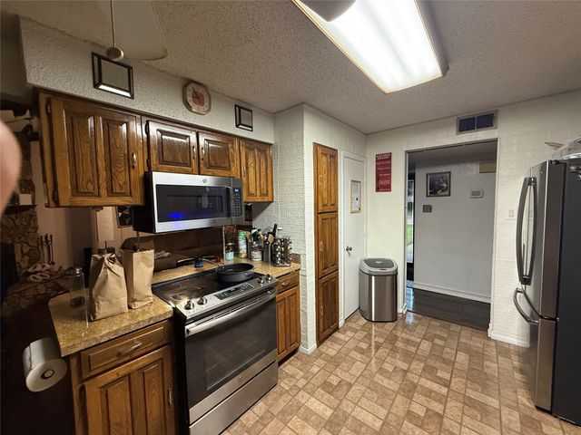1021 Tracy Lane, Lancaster, TX 75134