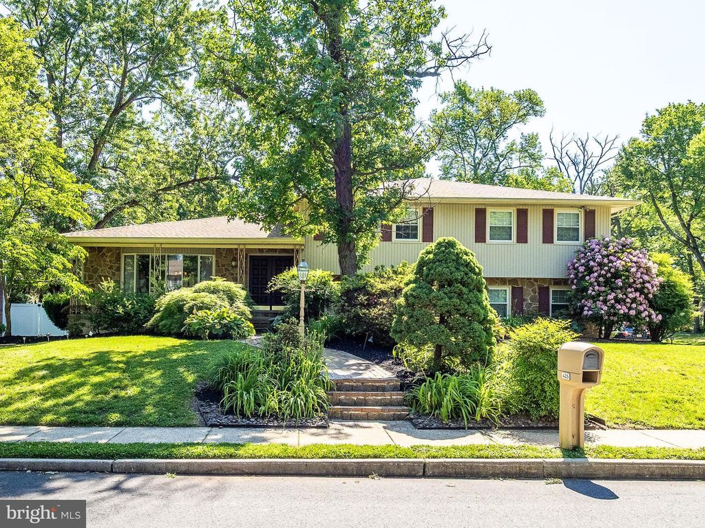 425 KENNEBEC RD, Cherry Hill, NJ 08002